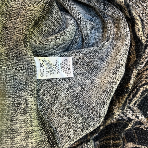 Abstract Swirl Pattern Tunic - Picture 8 of 8